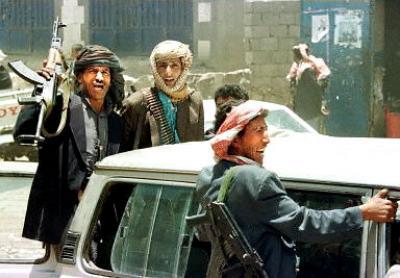 الشرق الاوسط : الصراع السياسي في صنعاء يتحول الى فوهات أسلحة القبائل