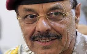 ناشط يمني: الجنرال العجوز وتاجر الحرب هو من يعرقل تحرير صرواح ونهم والحوف ويجب تغييره