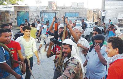 سكاي نيوز : اللجان الشعبية  بعدن تسيطر على مطار عدن وتلاحق الحوثيين بالقرب من معسكر بدر