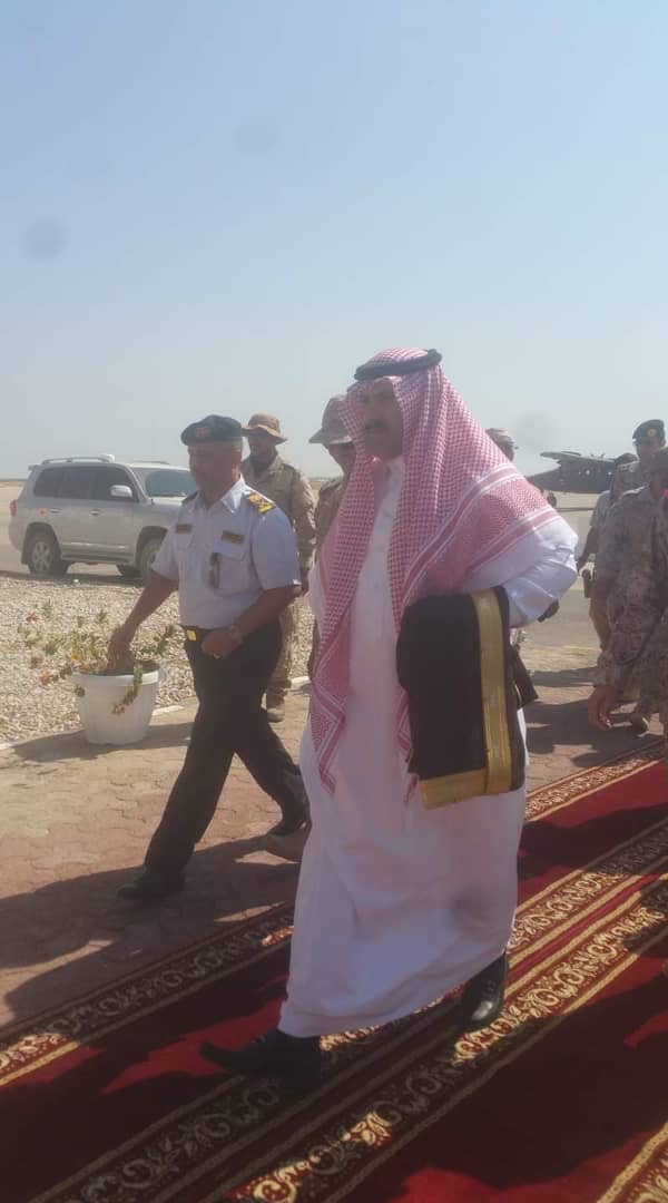 عاجل  : وصول  السفير السعودي محمد سعيد ال جابر الى مطار الريان بالمكلا