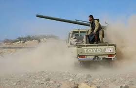 مليشيات الحوثي تقصف بالمدفعية مركز سيتي ماكس التجاري في مدينة الحديدة