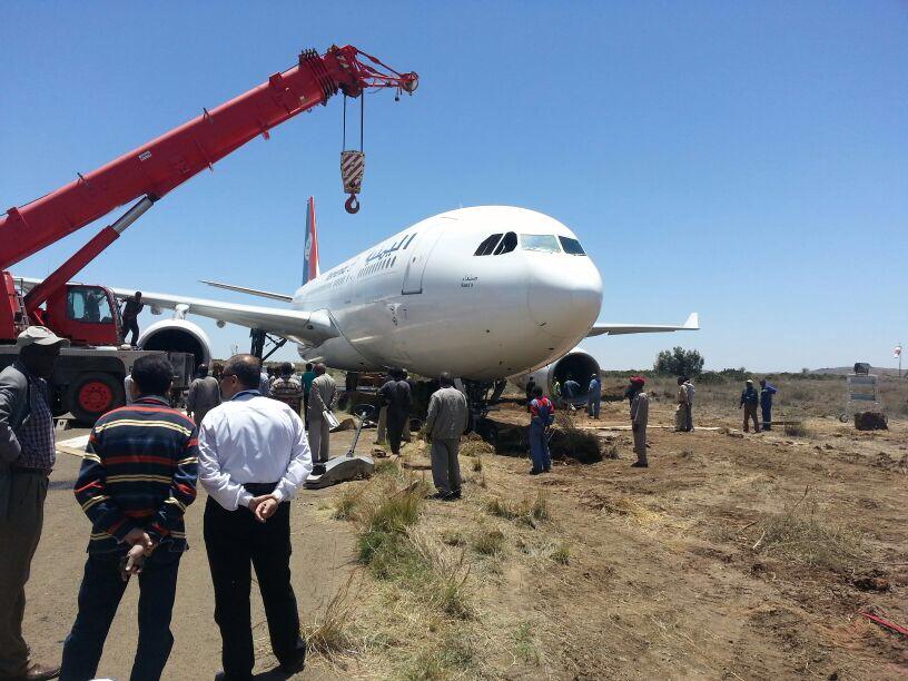 مصدر يكشف حقيقة ما حدث لطائرة اليمنية في مطار أسمرة الدولي