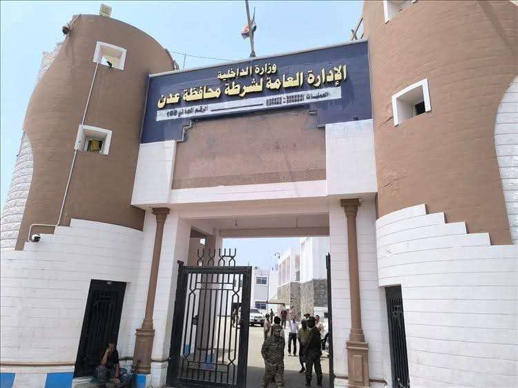 مدير أمن عدن يشيد بدور المعلمين ويدعو لتكامل الجهود لحماية الطلاب من المخدرات