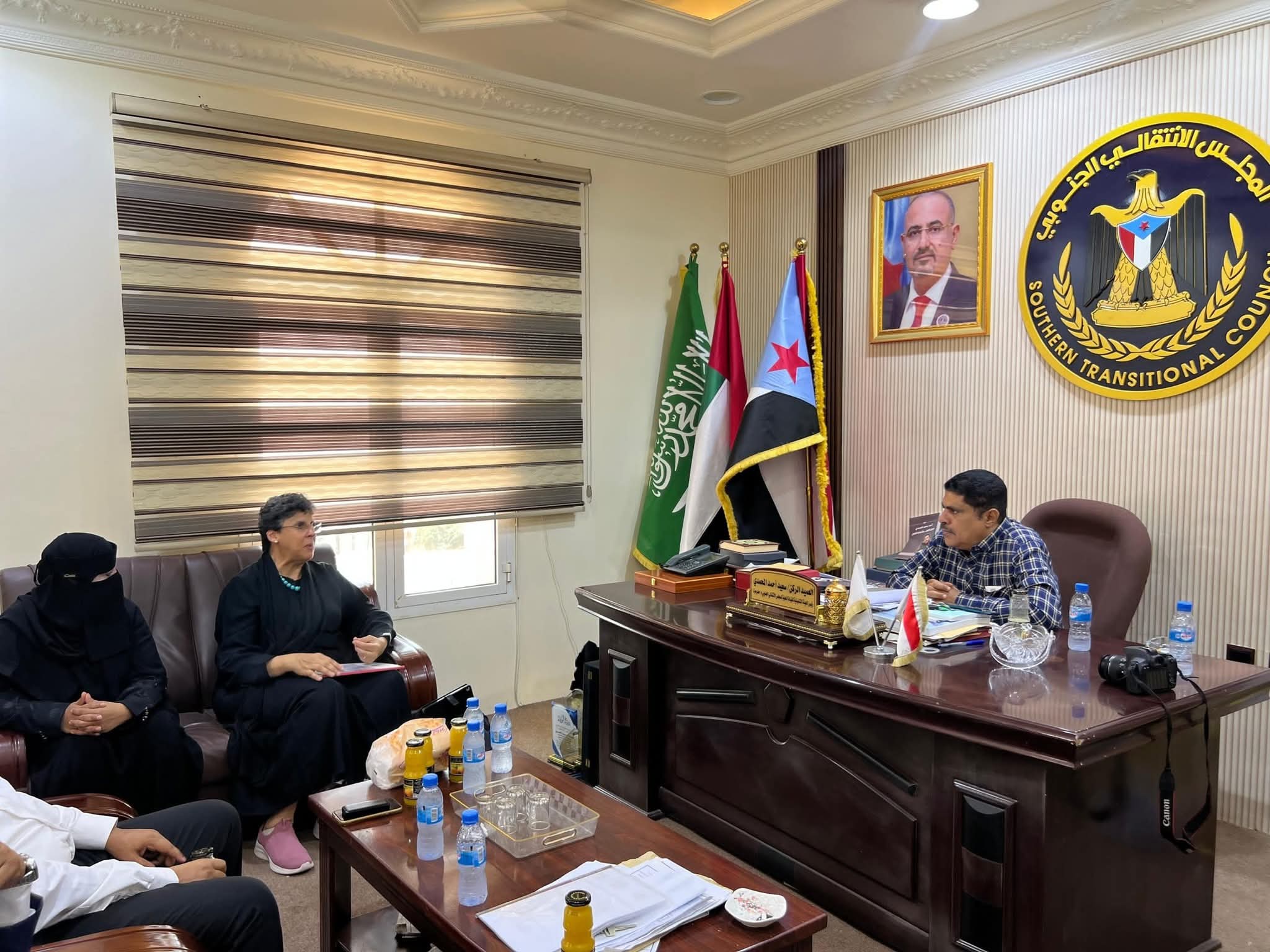 رئيس تنفيذية انتقالي حضرموت يلتقي بالأكاديمية والخبيرة الدولية الدكتورة إلهام مانع