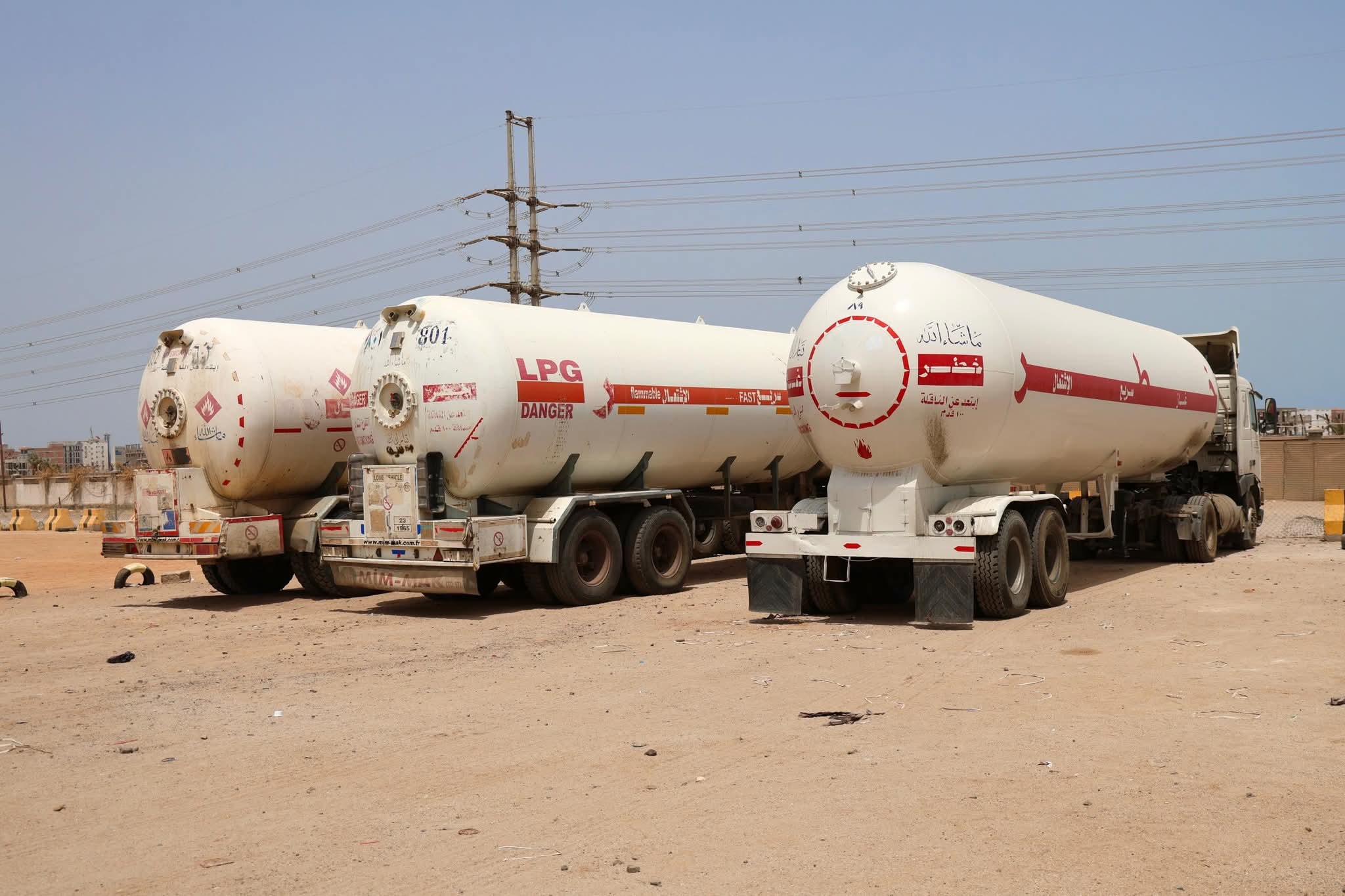 شركة الغاز توقف ممثلها في لحج وتغلق محطات في عدن على خلفية ضبط مقطورات أثناء تهريبها لمليشيا الحوثي