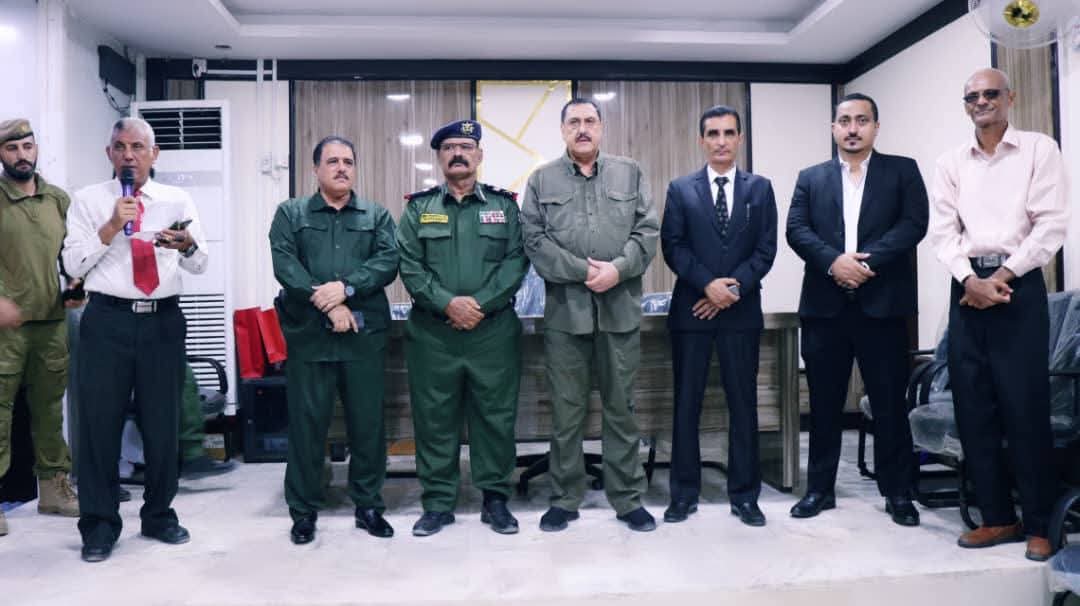 مدير أمن العاصمة عدن يكرّم كوادر أمنية وإعلامية وشخصيات رسمية لدورهم في مكافحة المخدرات