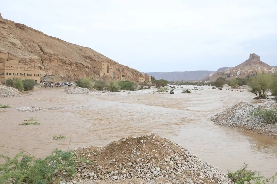 محافظ حضرموت يشكل لجنة لحصر أضرار السيول في وادي وصحراء المحافظة
