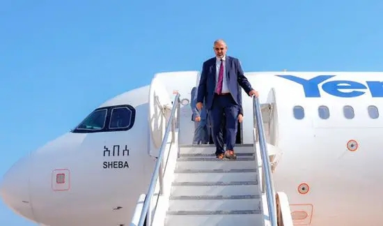 الرئيس الزُبيدي يفتتح مشروع محطة الطاقة الشمسية في شبوة 
