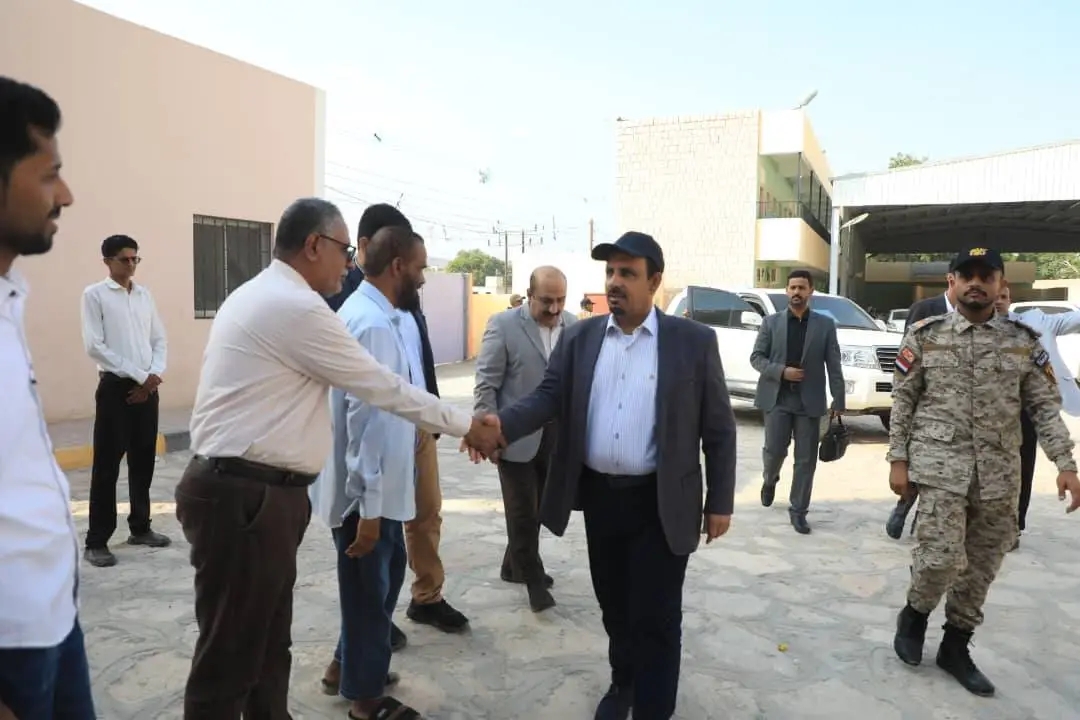 المحافظ بن ماضي يدشّن مشاريعًا تعليمية نموذجية جديدة بالمكلا